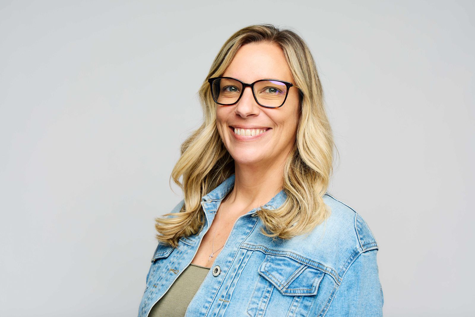 Hannah Barrette smiling in a casual portrait