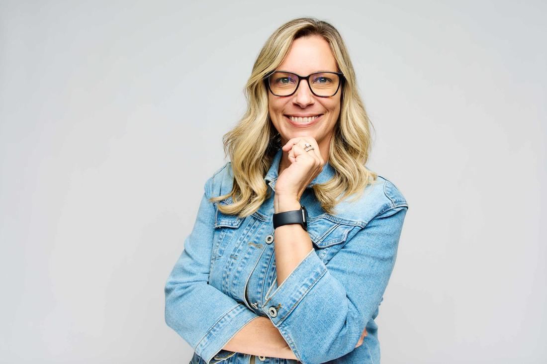 Hannah Barrette sharing her story as a recruiter and HR strategist